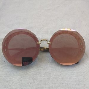 Chic Round Sunglasses with Pink Tint